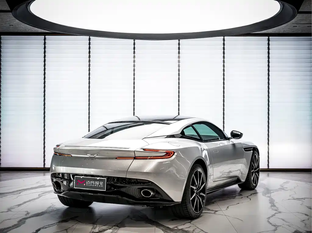 Aston Martin DB11 2018 — фото 5
