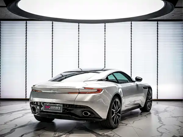 Aston Martin DB11 2018