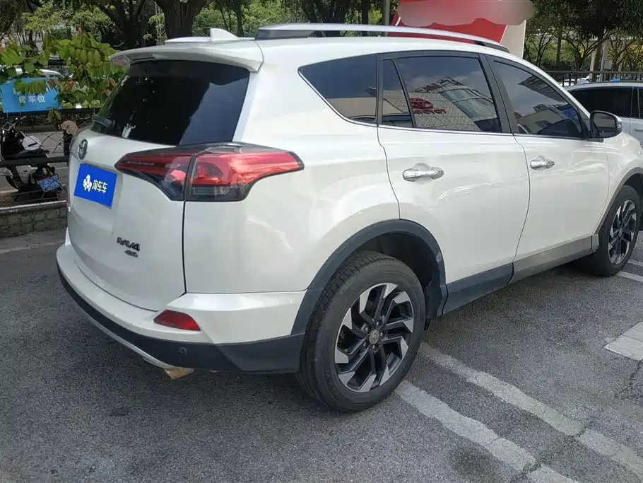 Toyota RAV4 2016 — фото 3