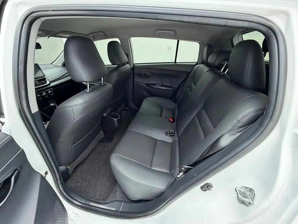 Toyota Yaris L 2022 — фото 15