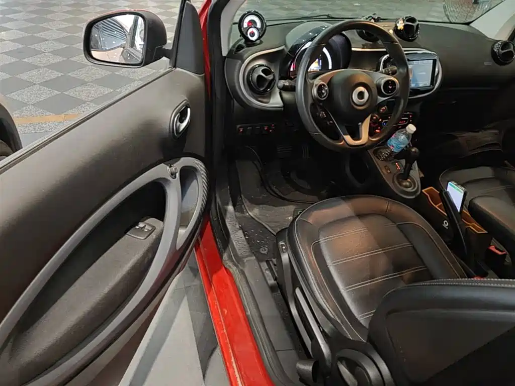 smart Fortwo 2018 — фото 16