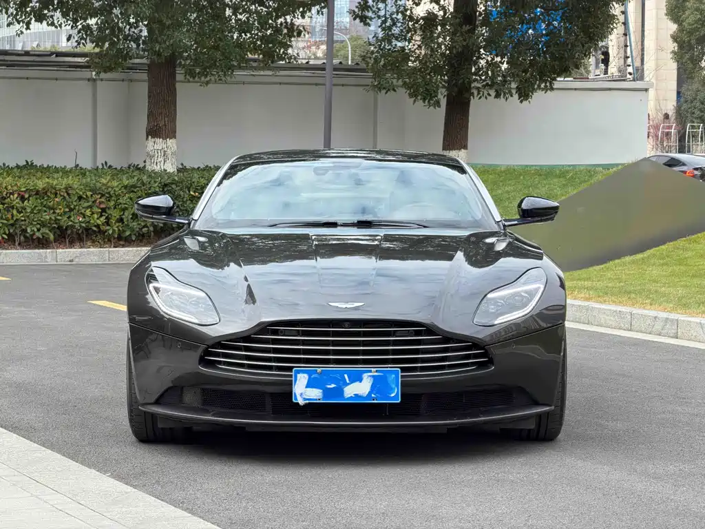 Aston Martin DB11 2018 — фото 2