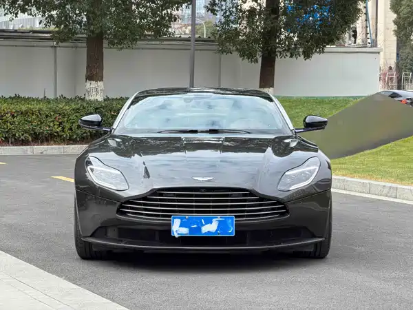 Aston Martin DB11 2018