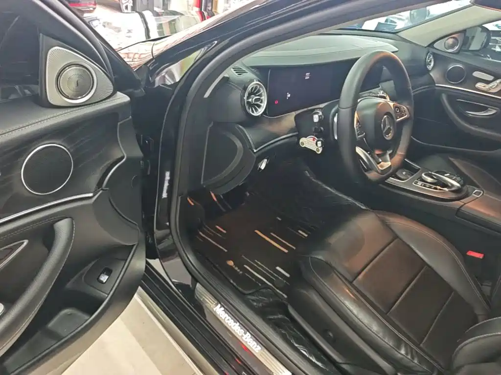 Mercedes-Benz E-Class 2019 — фото 15