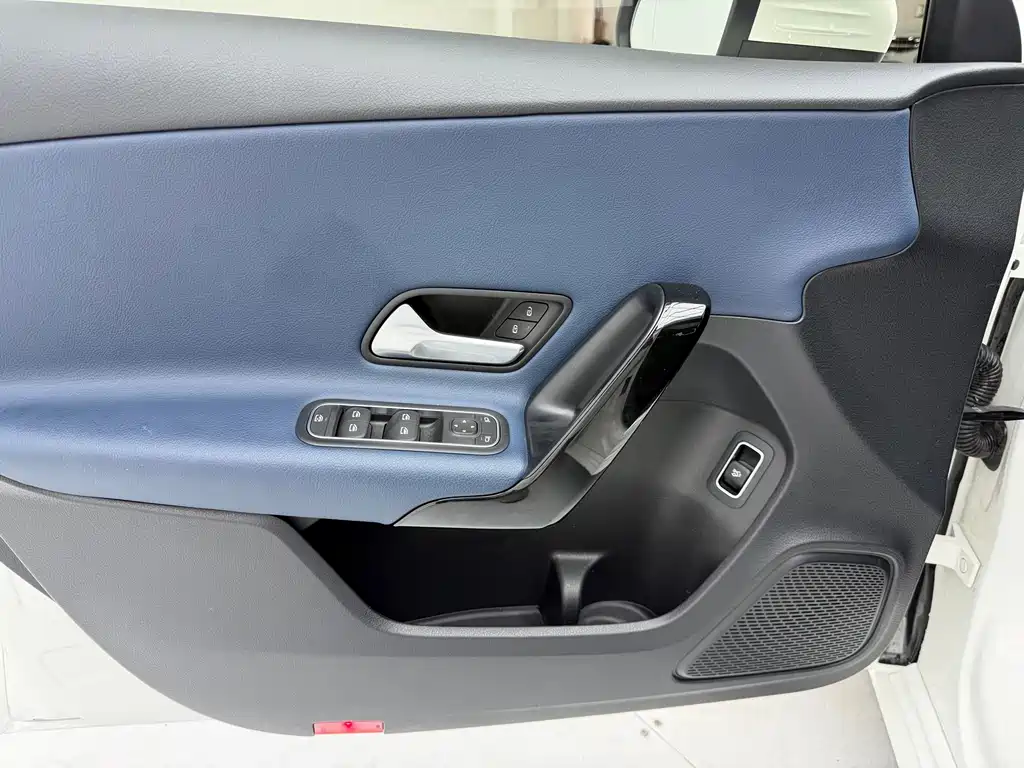Mercedes-Benz A-Class 2022 — фото 13