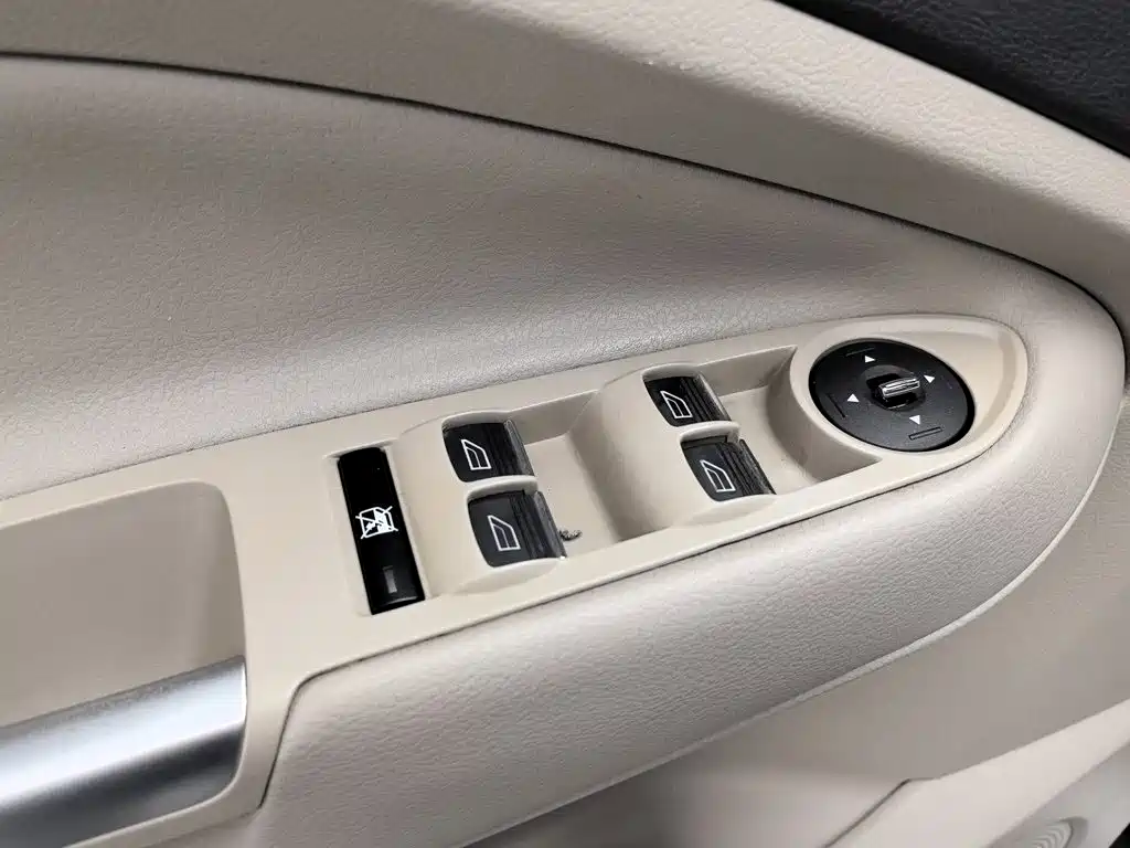 Ford Kuga 2014 — фото 9