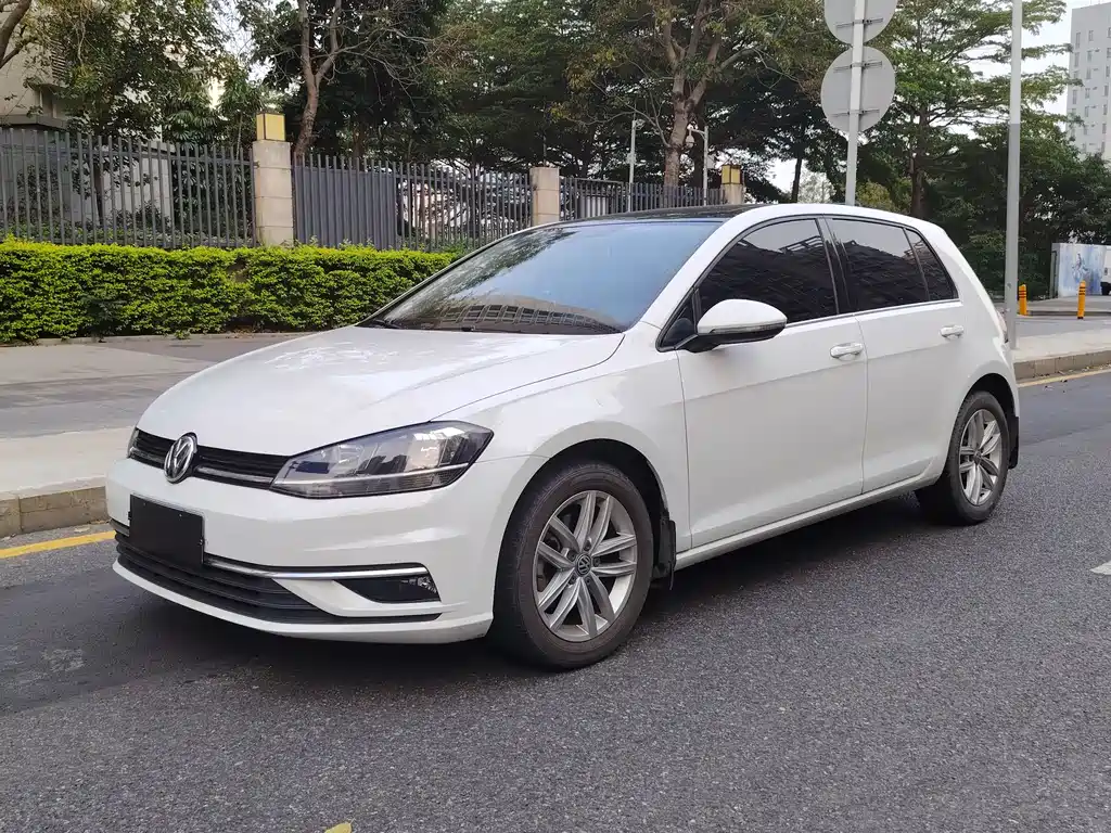 Volkswagen Golf 2018 — фото 1