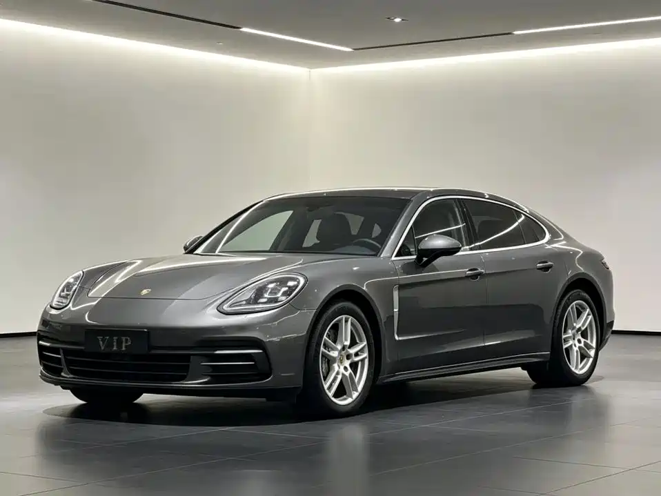 Porsche Panamera 2018 — фото 1