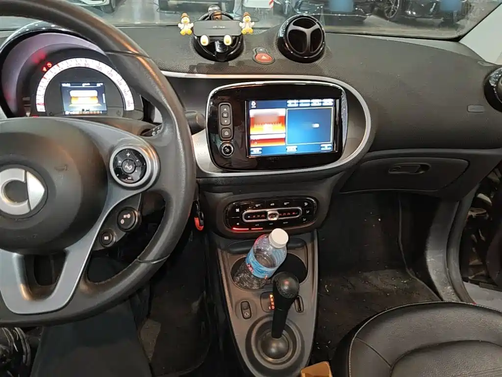 smart Fortwo 2018 — фото 10
