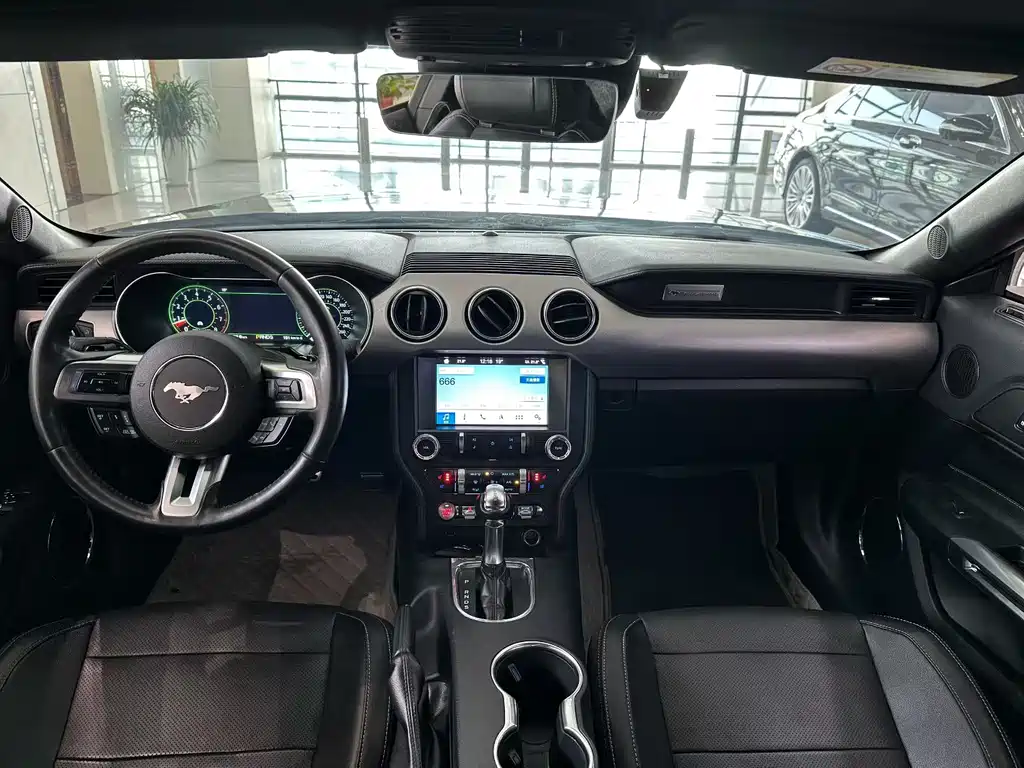 Ford Mustang 2018 — фото 16