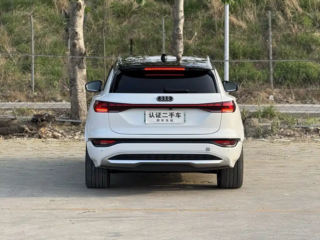 Audi Q6L e-tron 2025 — фото 11