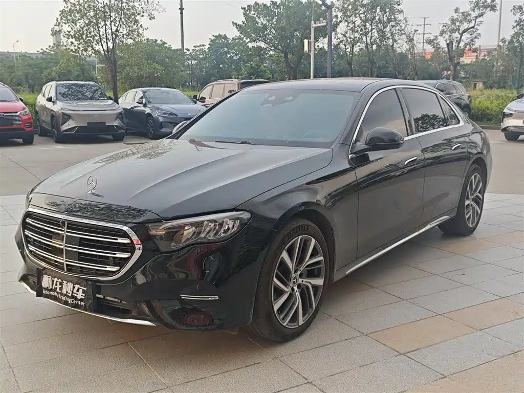 Mercedes-Benz E-Class 2025 — фото 1