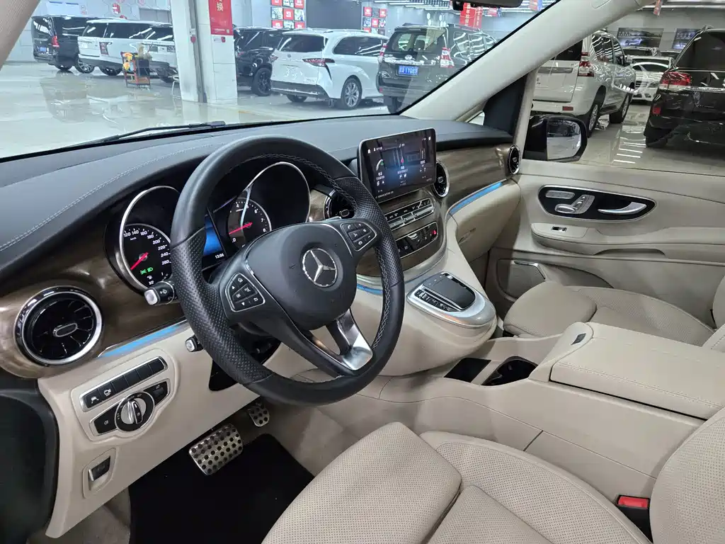 Mercedes-Benz V-Class 2023 — фото 4