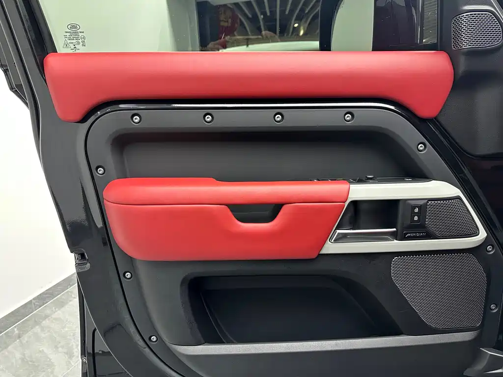 Land Rover Defender 2022 — фото 15
