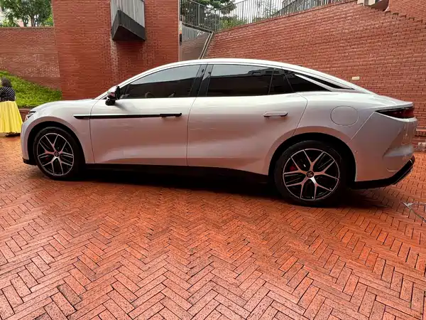 BYD Han L 2025