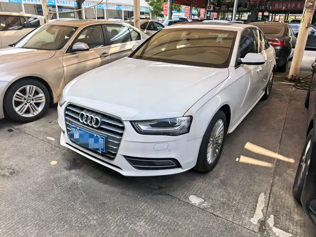 Audi A4L 2015 — фото 1