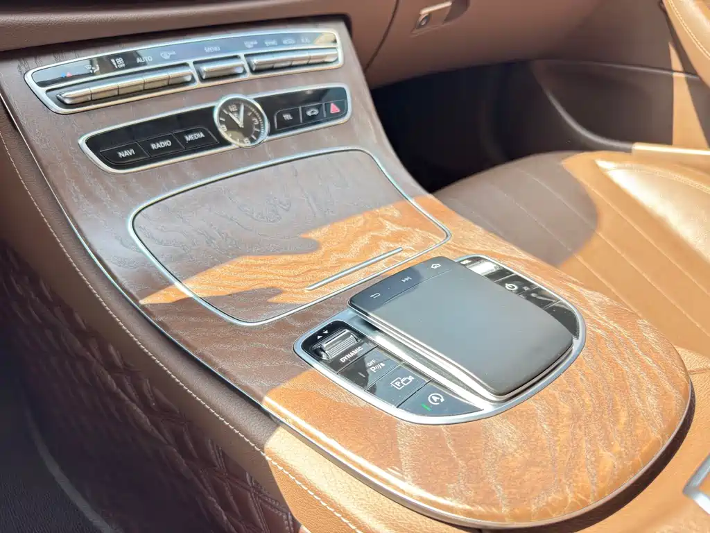 Mercedes-Benz E-Class 2019 — фото 23