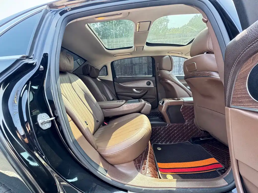 Mercedes-Benz E-Class 2019 — фото 15