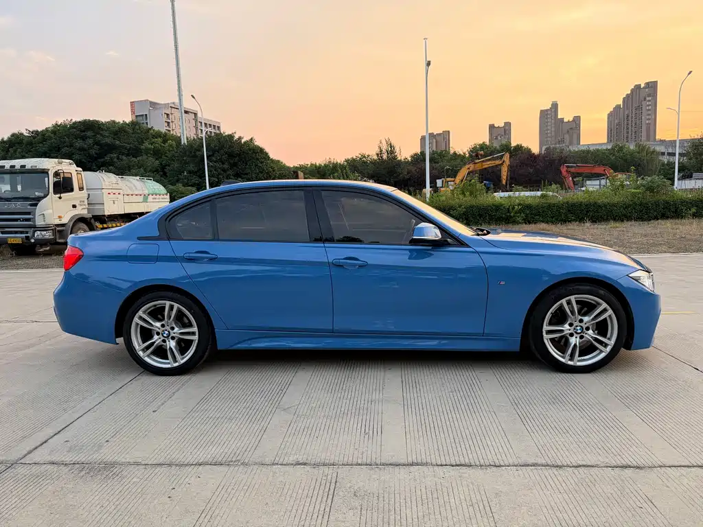 BMW 3 Series 2019 — фото 17