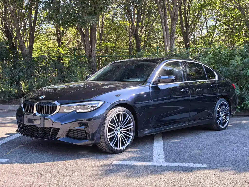 BMW 3 Series 2022 — фото 1