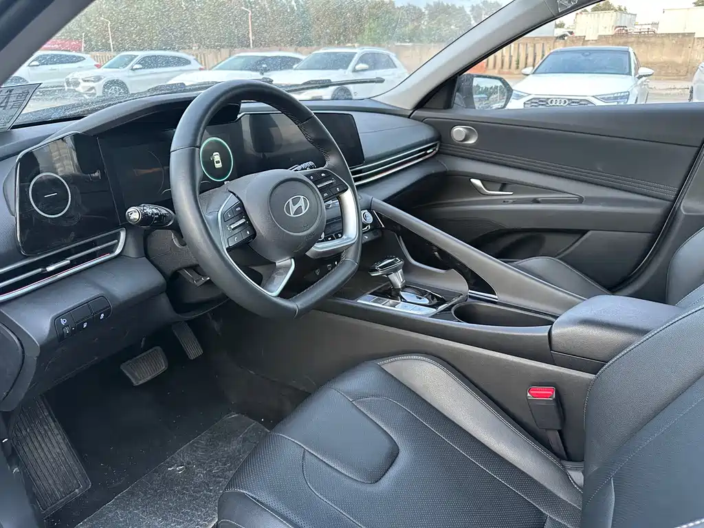 Hyundai Elantra 2023 — фото 22