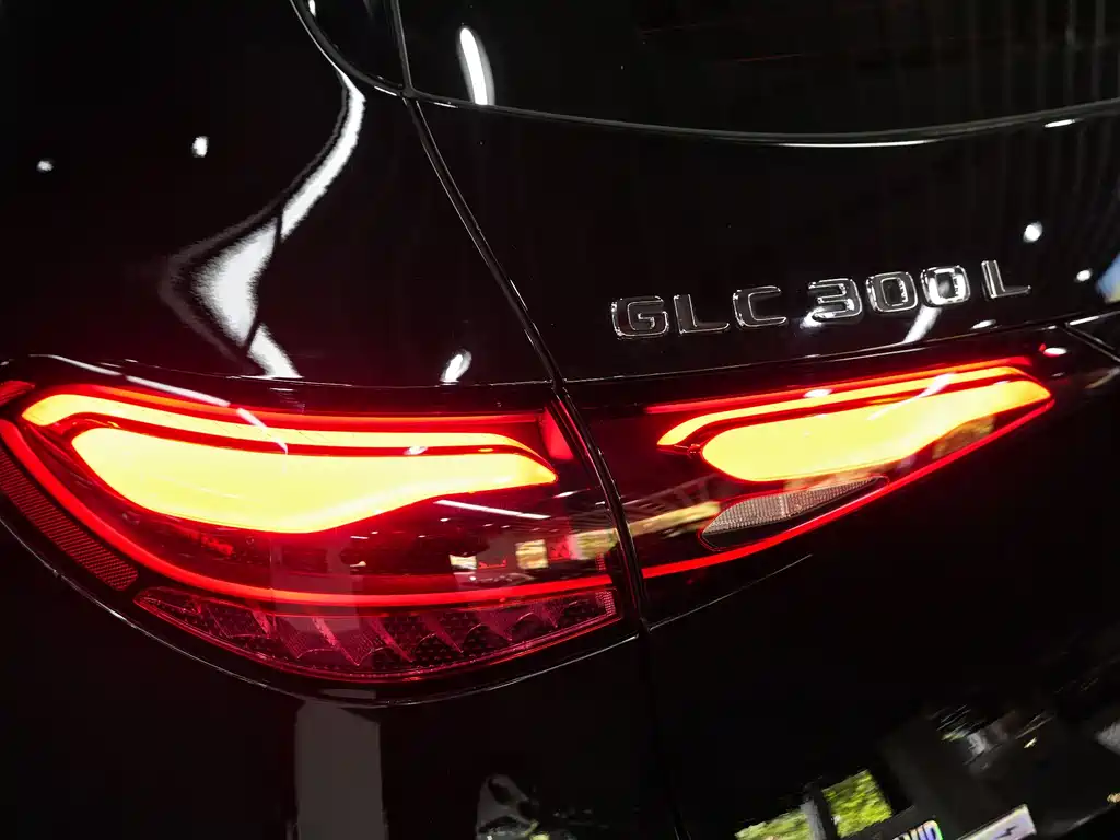 Mercedes-Benz GLC 2025