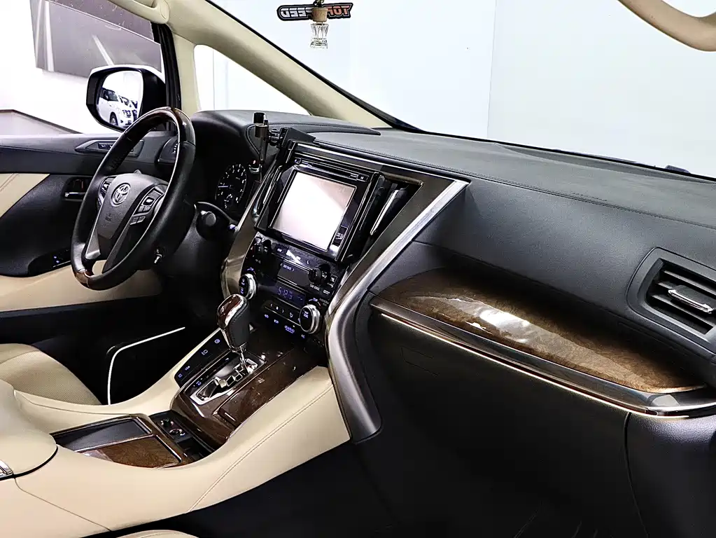Toyota Alphard 2016 — фото 15