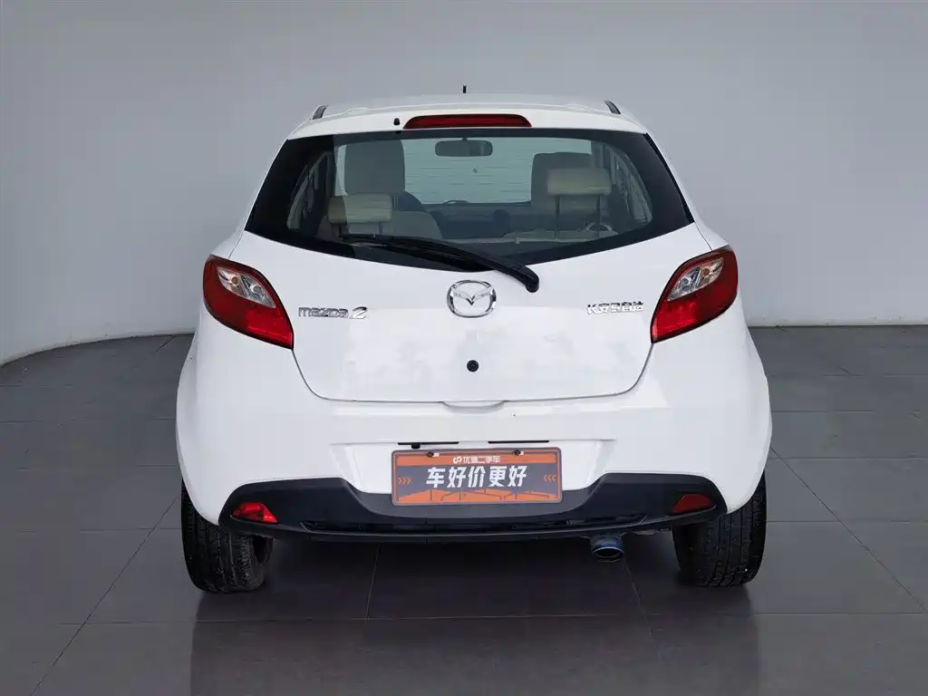 Mazda 2 2015