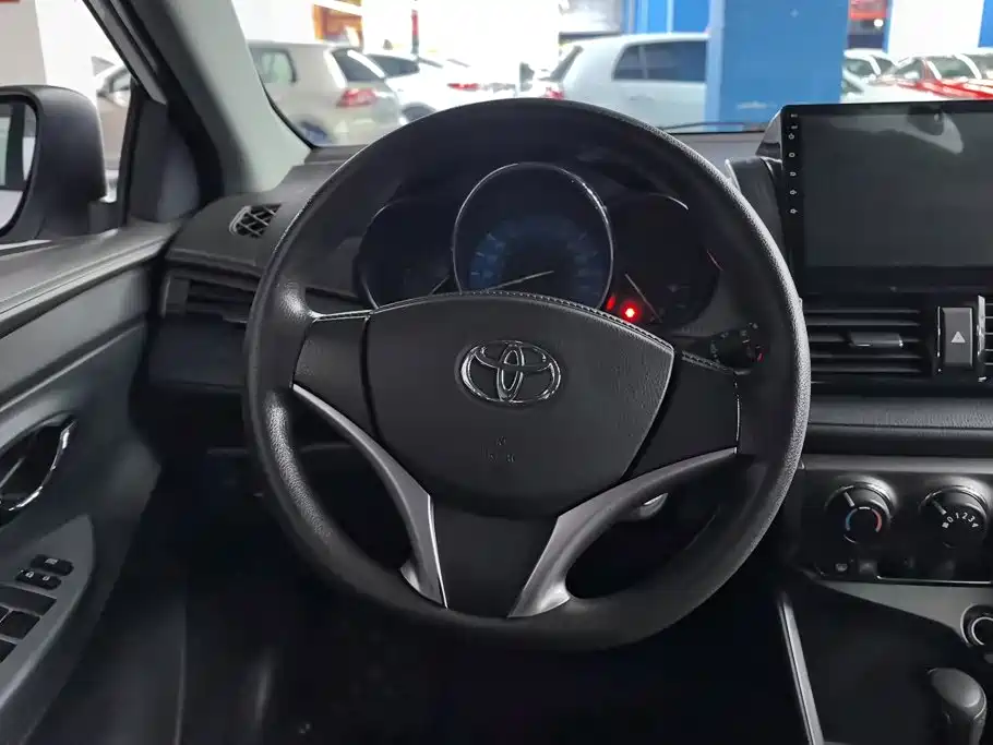 Toyota Yaris L 2016 — фото 15