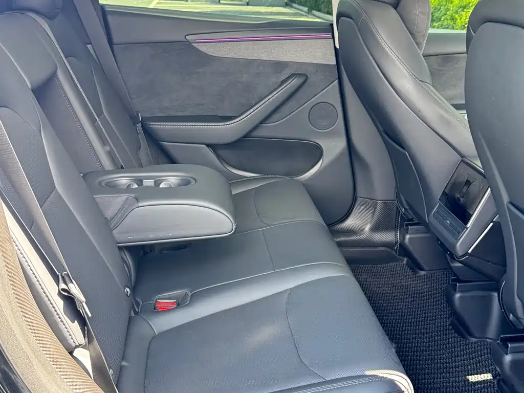 Tesla Model Y 2025 — фото 17