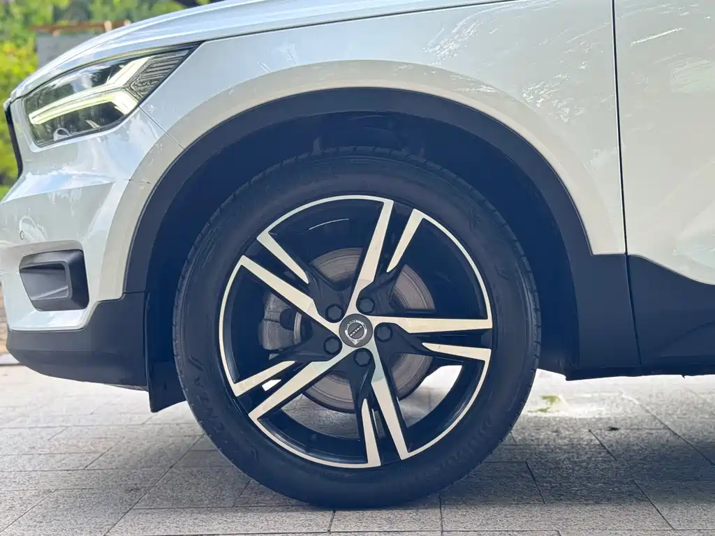 Volvo XC40 2019 — фото 23