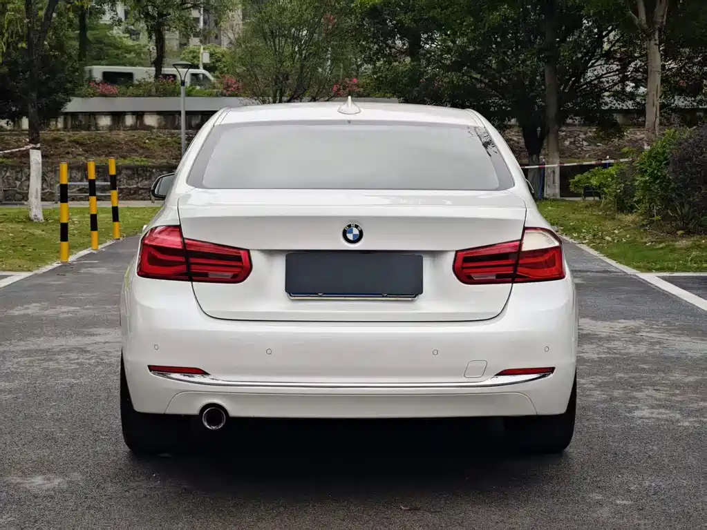 BMW 3 Series 2017 — фото 19