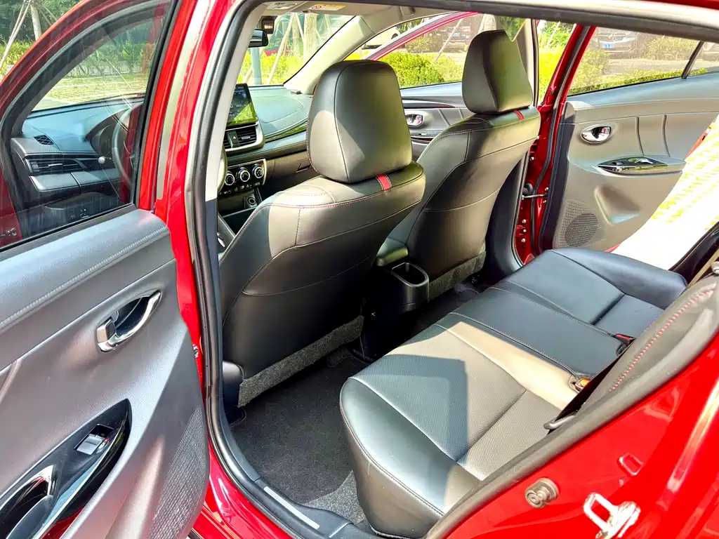 Toyota Yaris L 2021 — фото 13