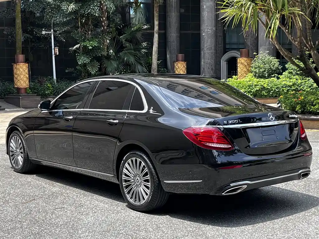 Mercedes-Benz E-Class 2018 — фото 21