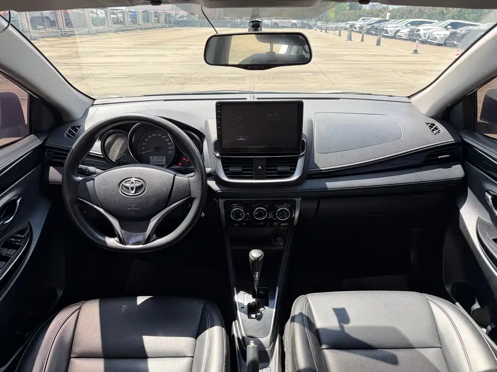 Toyota Yaris L 2020 — фото 9