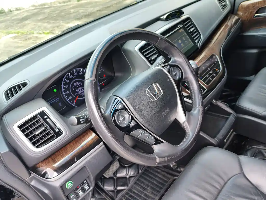 Honda Odyssey 2015 — фото 19