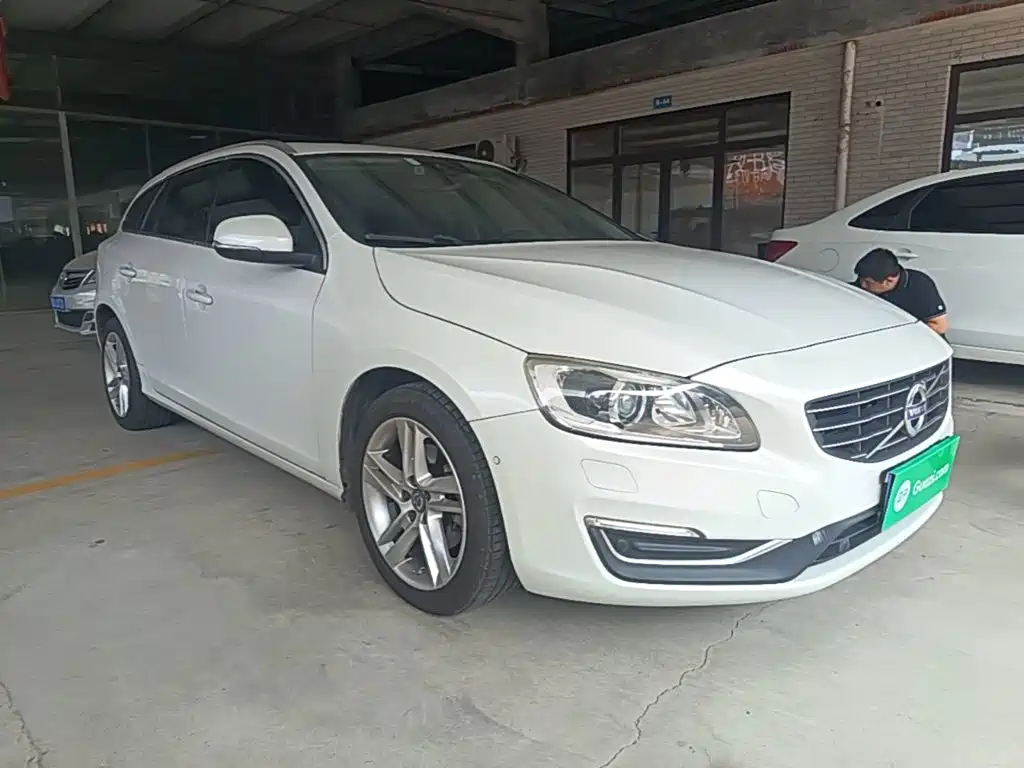 Volvo V60 2016 — фото 4