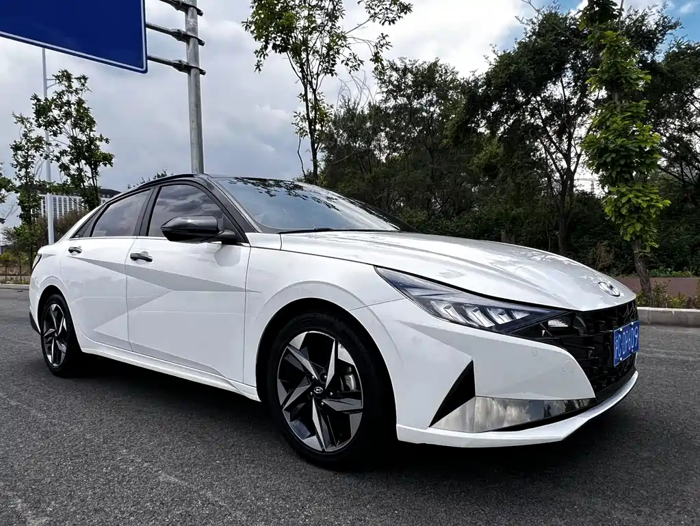 Hyundai Elantra 2022 — фото 3