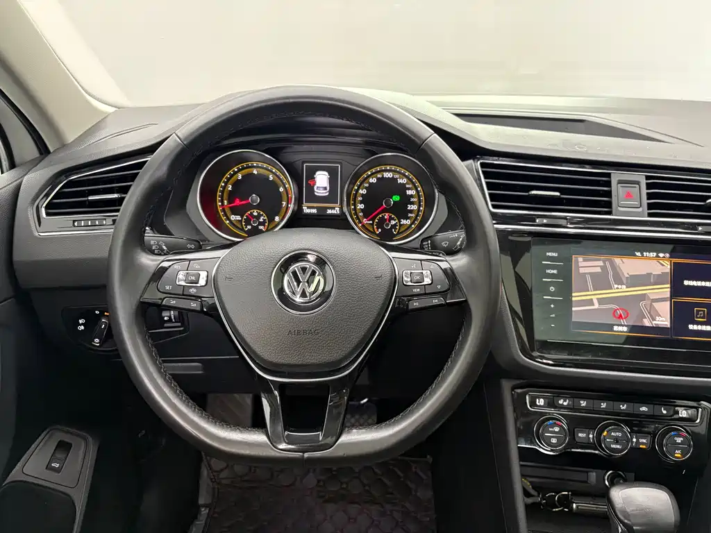 Volkswagen Tiguan L 2020 — фото 11