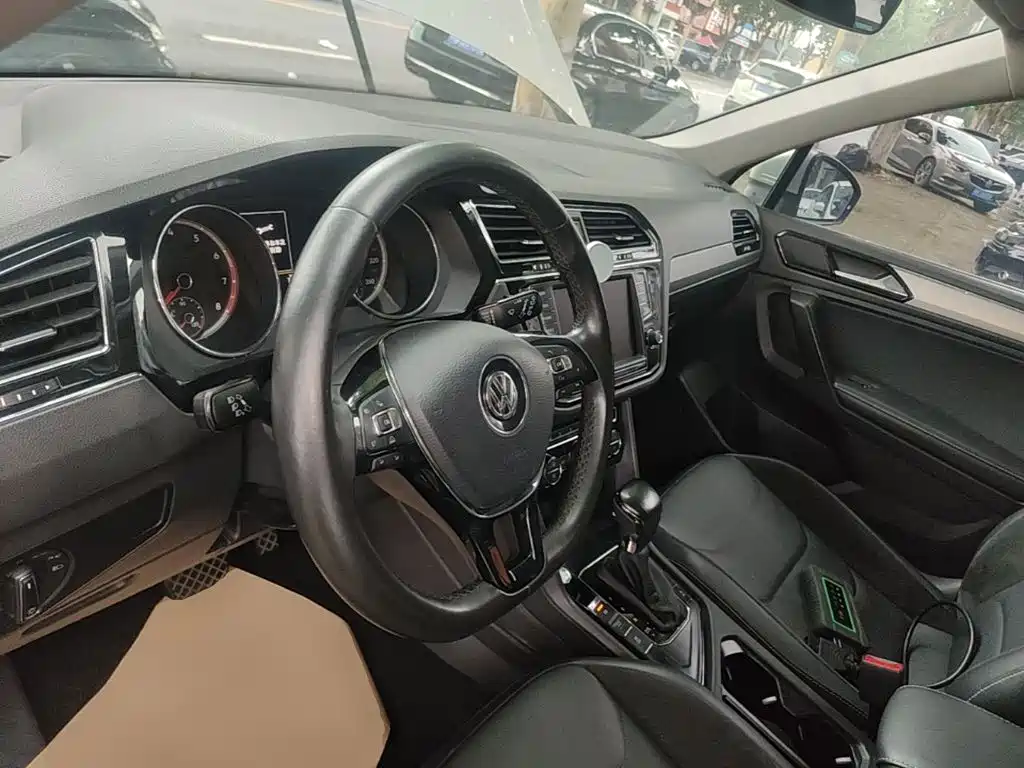 Volkswagen Tiguan L 2017 — фото 11