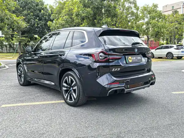 BMW iX3 2023