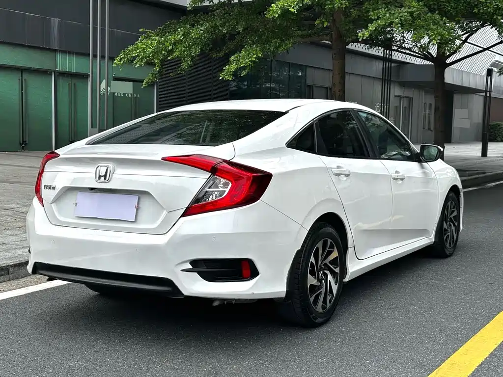 Honda Civic 2018 — фото 9