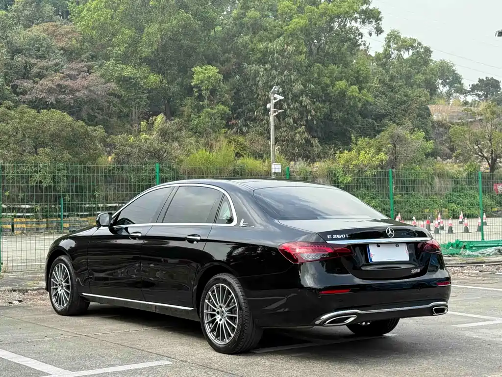 Mercedes-Benz E-Class 2023 — фото 10