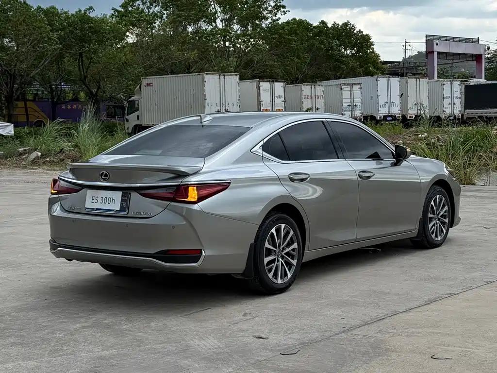 Lexus ES 2023 — фото 10