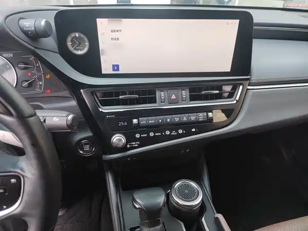 Lexus ES 2024