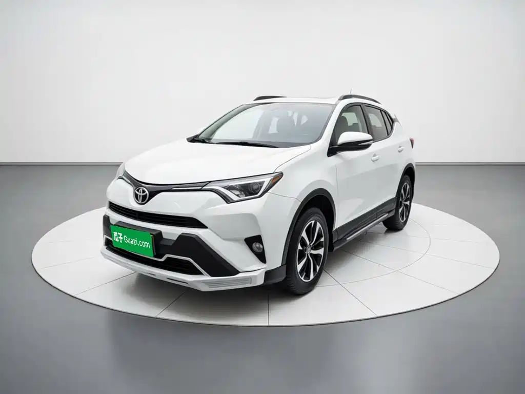 Toyota RAV4 2017 — фото 1