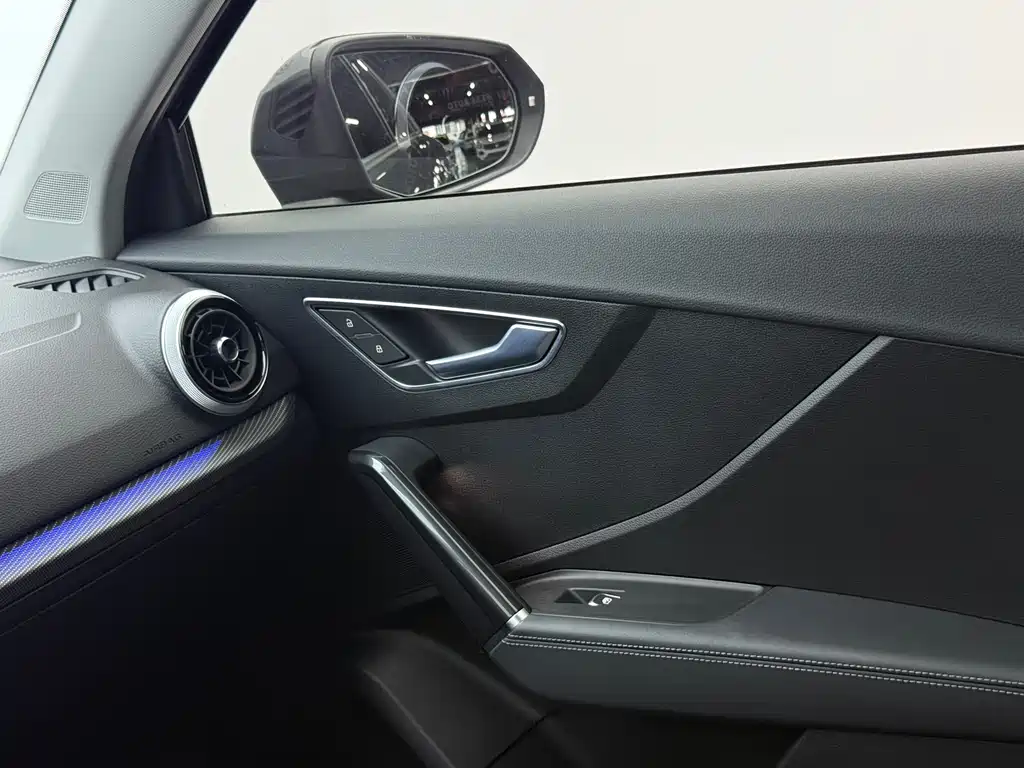 Audi Q2L 2023 — фото 11