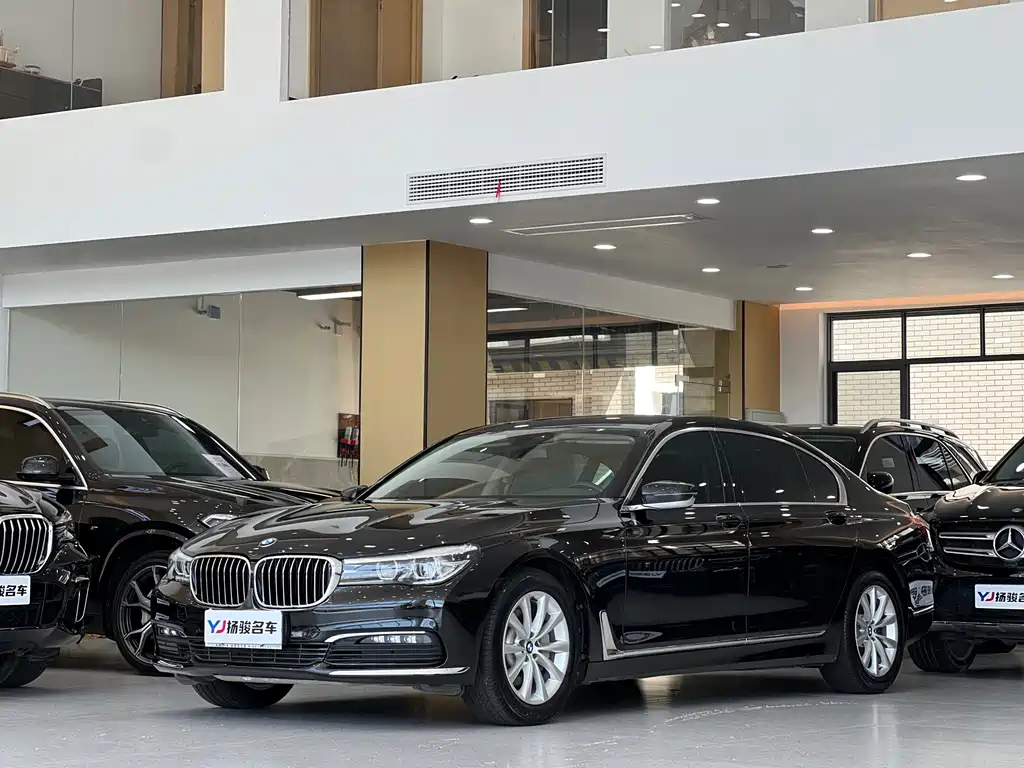 BMW 7 Series 2017 — фото 1