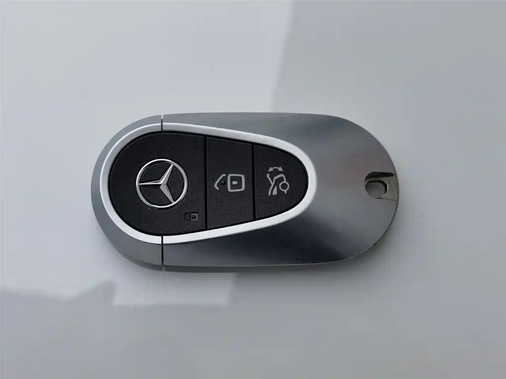 Mercedes-Benz C-Class 2023 — фото 19
