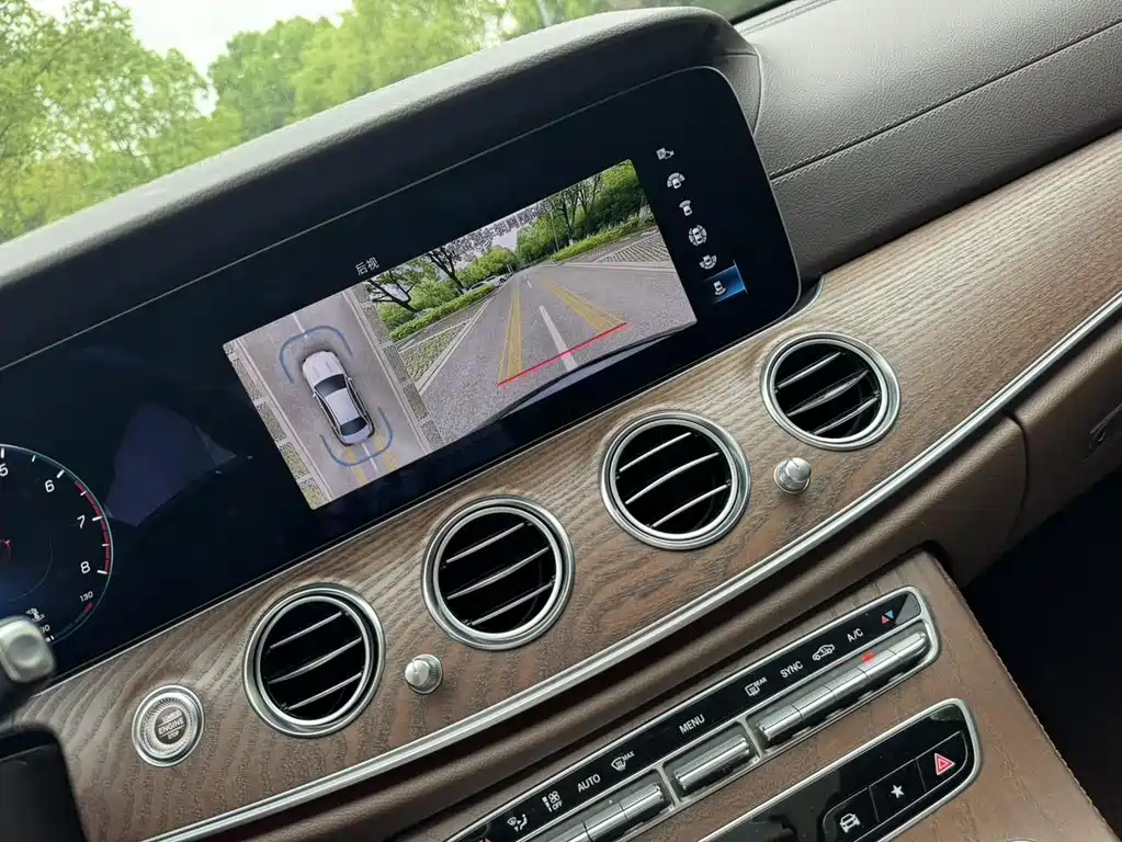 Mercedes-Benz E-Class 2023 — фото 9